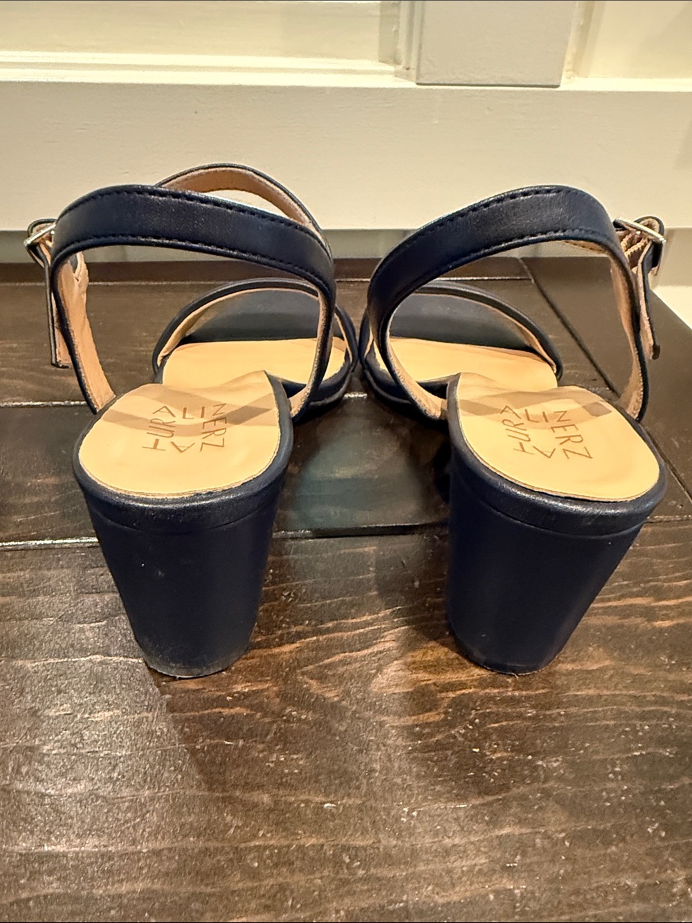 Naturalizer Navy Ankle-Strap Block Heel Sandals Size 9- Like New! - Picture 2 of 9